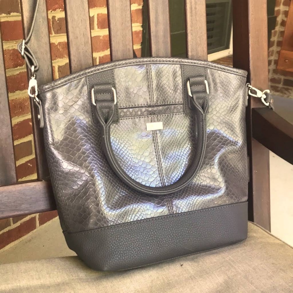 Thirty-One Paris Purse. Bag w/Cross-body Strap Option. Strap  NWT.  Stunning!